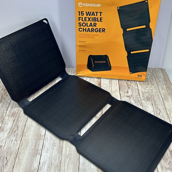 15 watt flexible solar charger. - Picture 6 of 6